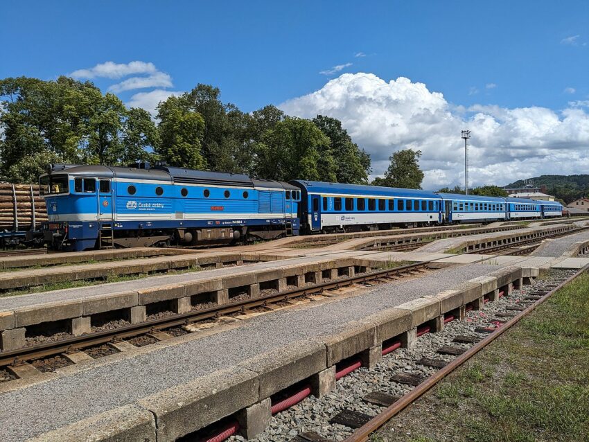 754 050 mit R Praha - Trutnov in Trutnov